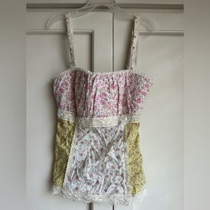 Intimissimi floral multi color cami size xsmall, bust size can fit 34b or C cup.